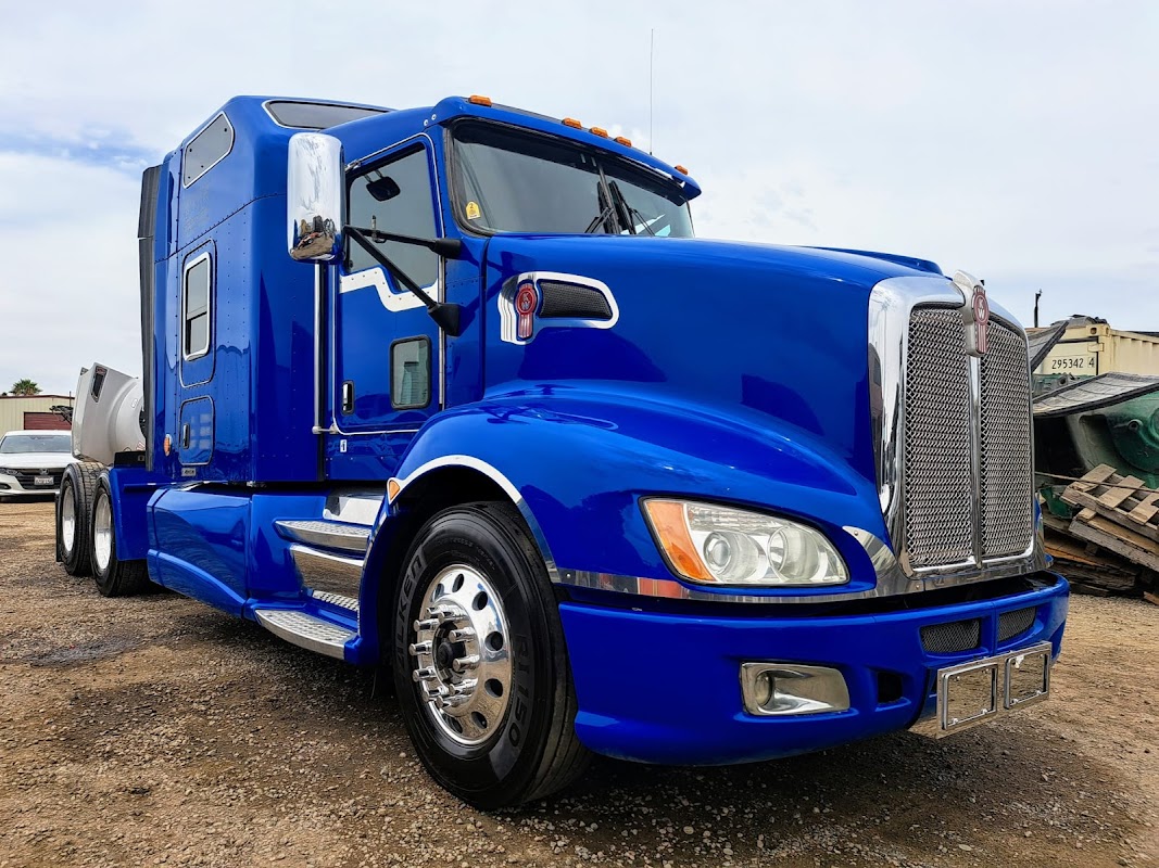 Wichos truck service shop photo